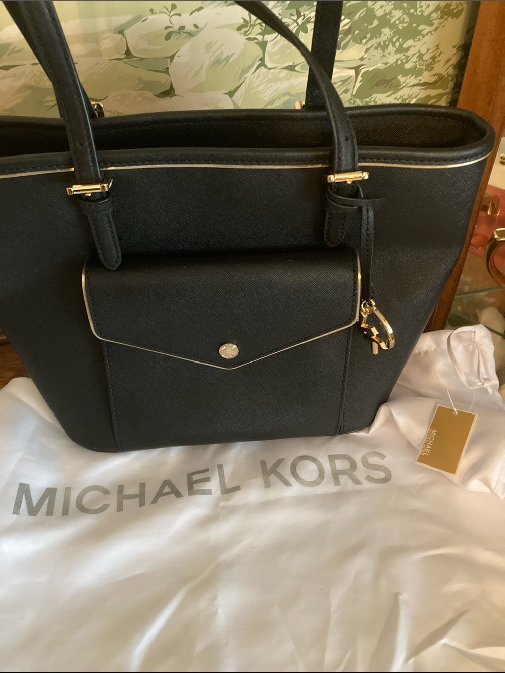Michael Kors NWT Black Saffiano Leather Frame Jet Set Tote. With new DustBag - Picture 13 of 13